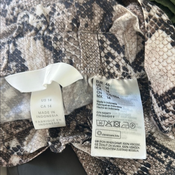 H&M Snakeskin Print Women's Pants - Picture 2 of 2